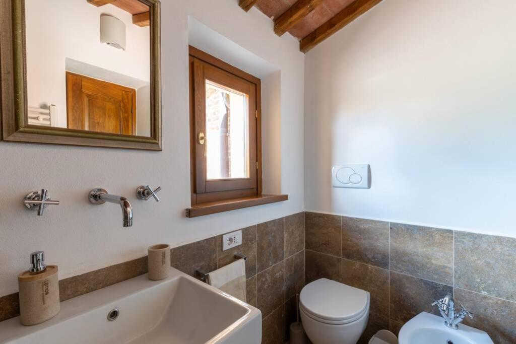 La Piazza - Appartamento Con Vista Sinalunga Luaran gambar